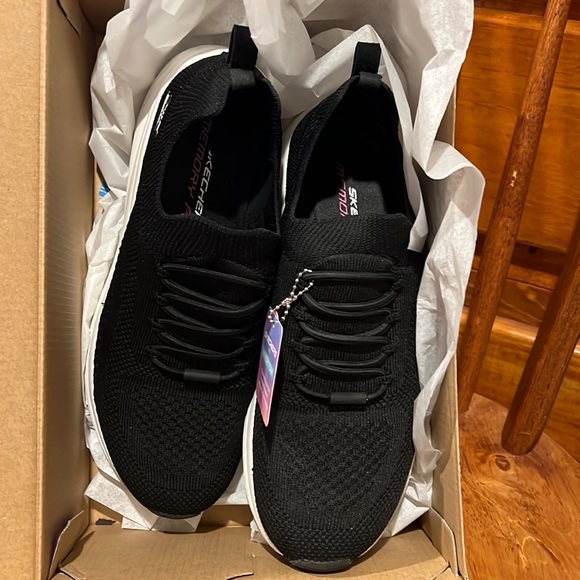 Skechers  Memory Foam Machine Washable - Picture 12 of 16